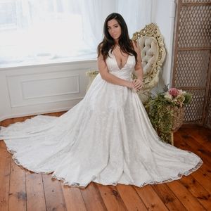 Size 16, Ivory lace, aline wedding gown